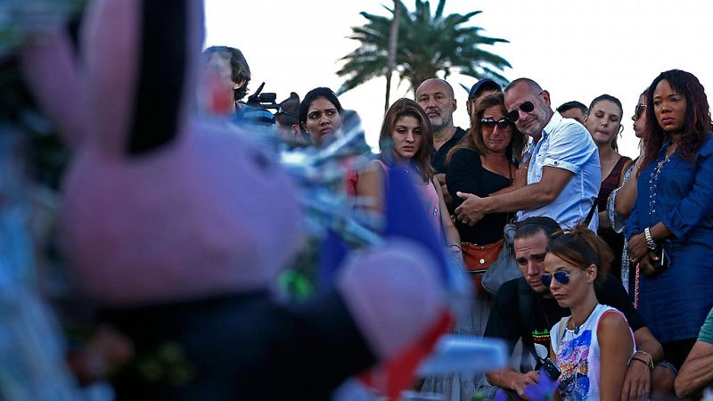 Diez nios y adolescentes entre los 84 muertos del ataque y medio centenar de heridos entre la vida y la muerte