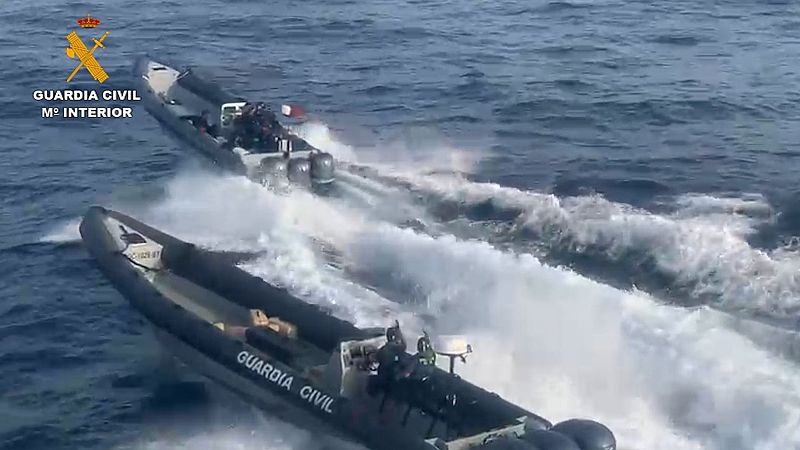 Barbate recuerda a los dos guardias civiles arrollados por la narcolancha en el aniversario de su asesinato