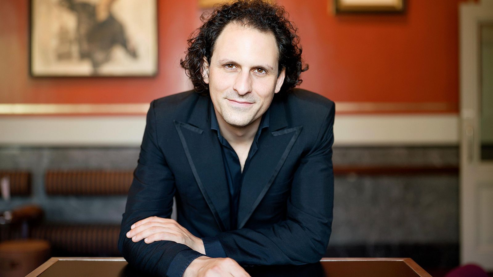 La soprano Jone Martnez interpreta Gloria de Poulenc. Dirige la Orquesta y Coro RTVE el francs Alexandre Bloch