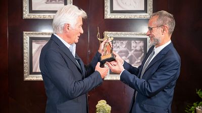 L'actor Richard Gere rep el Premi d'Honor dels Premis Sant Jordi en un acte informal a l'Hotel Casa Fuster