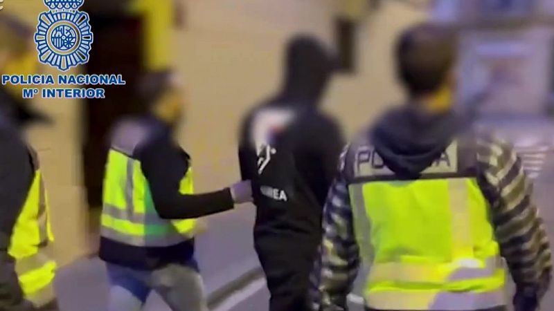 Con pelucas y barbas falsas: así es como pueden suplantar tu identidad usando tu DNI