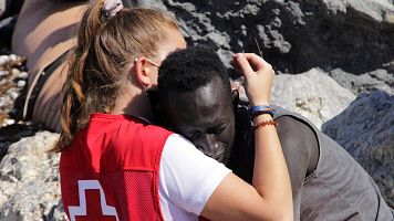 Muere el senegals cuyo abrazo con una voluntaria de la Cruz Roja se convirti en smbolo de la crisis migratoria en Ceuta